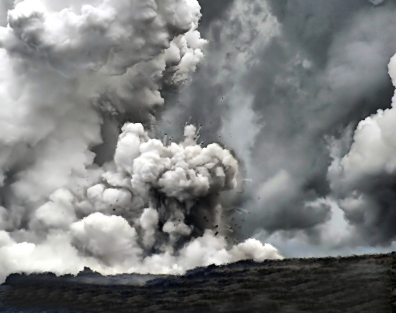 Explosion at Waikupanaha